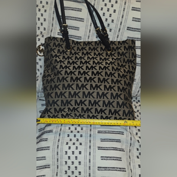 Michael Kors Large Tote - Picture 4 of 4